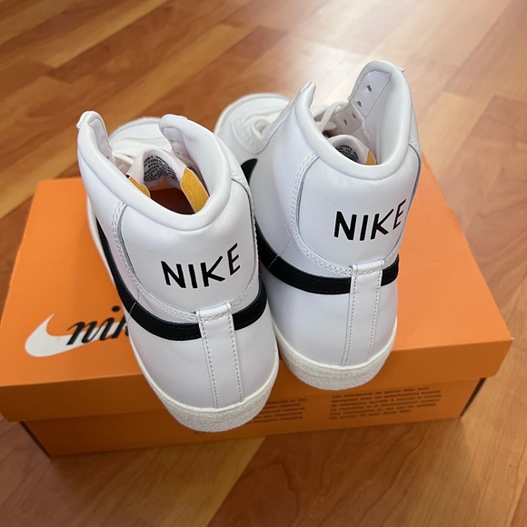 BN Nike Blazer Mid '77 Vintage White Black - Size 9.5M - Picture 4 of 11